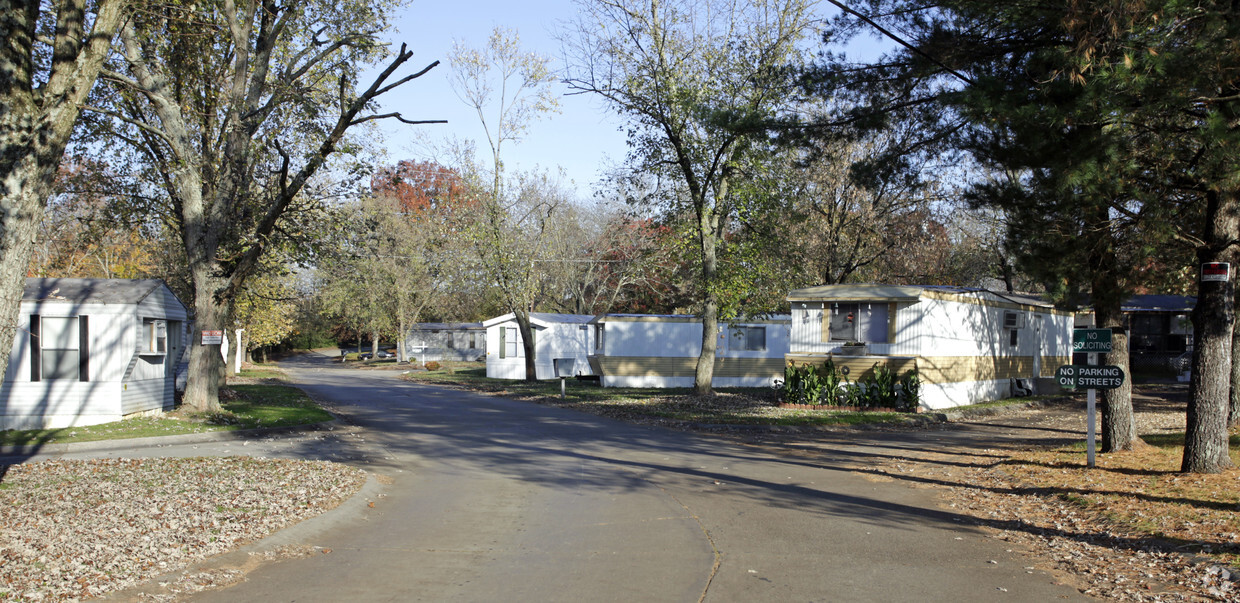 Building Photo - Woodland Meadows