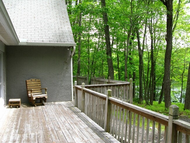 Building Photo - 392 Hallowood Dr