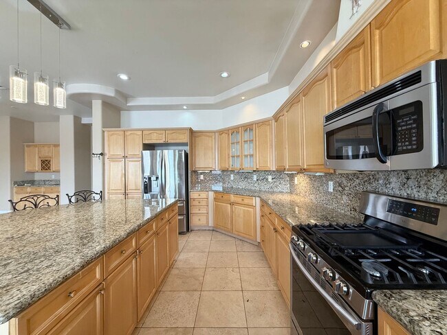 Foto del edificio - 5/BD 2.5/BA Spacious Home with Casita, RV ...