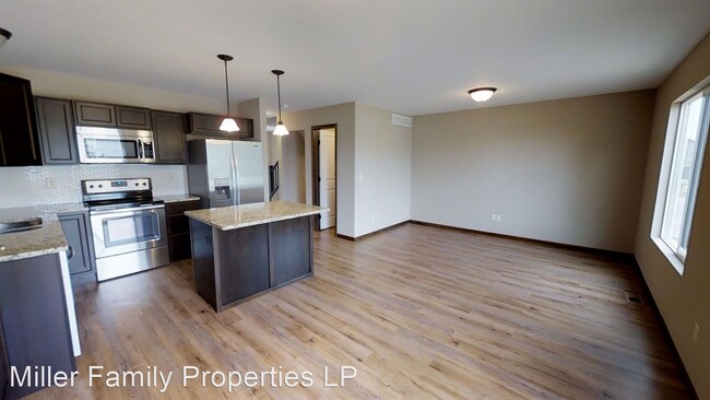 Building Photo - 4 br, 3.5 bath House - 706 Deer Haven