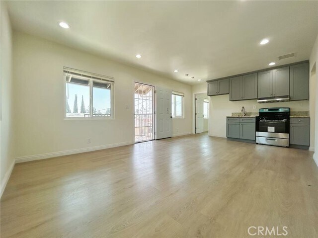 Foto del edificio - 420 E Broadway