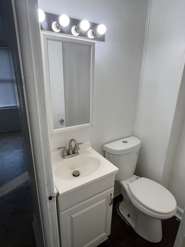 Primary Photo - 229 S Eighth St Lansing, MI 48912