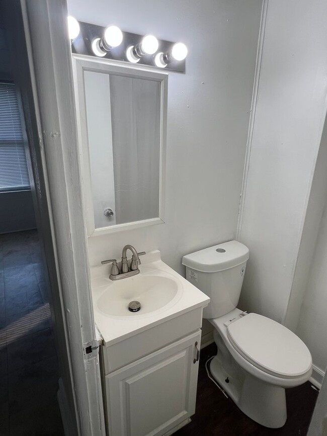 229 S Eighth St Lansing, MI 48912 - 229 S Eighth St Lansing, MI 48912 Apartment