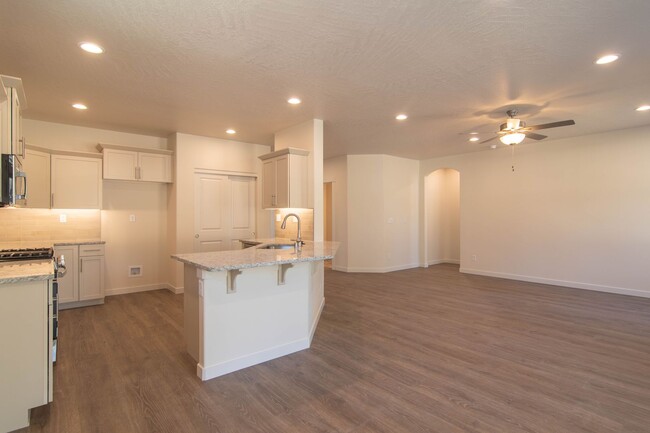 Building Photo - 3 Bed 2 Bath Home @ Pillar Rock Estates. H...