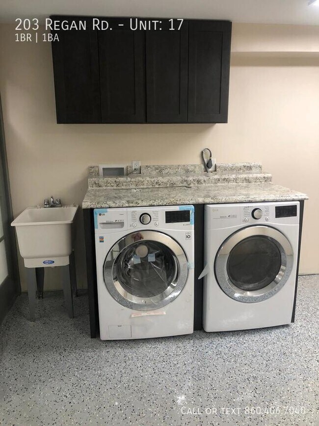 Foto del edificio - 203 Regan Rd