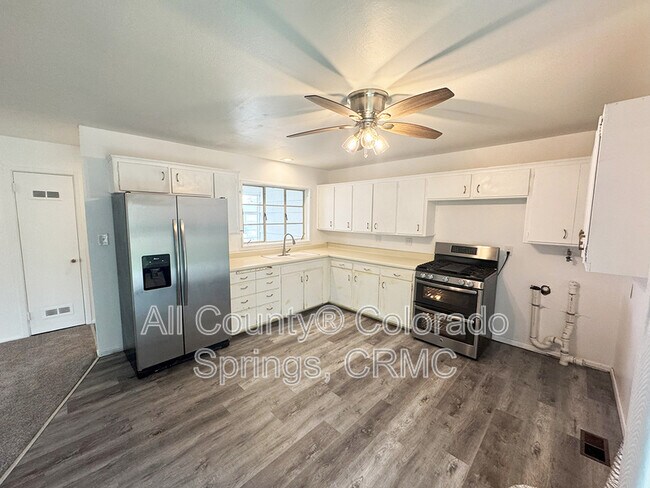 Building Photo - 705 Rosemont Dr