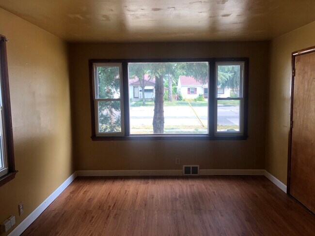 Living room - 4619 W Villard Ave