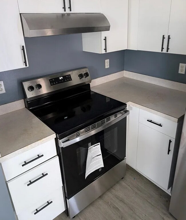 Foto del edificio - Completely remodeled gem located in the he...