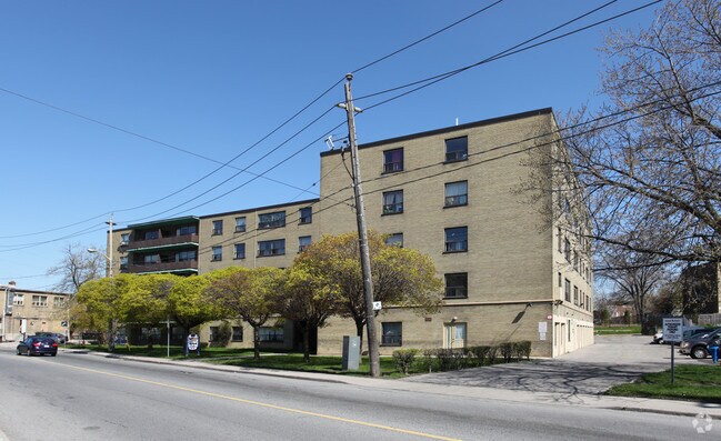 Building Photo - 1050 Castlefield Avenue