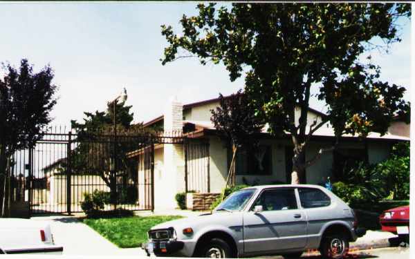 Building Photo - 4564 Bandera St