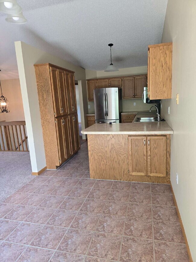 Foto del edificio - "Charming 3-Bedroom Fargo Home with 2 Full...