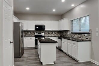 Building Photo - 16306 Ash Point Ln