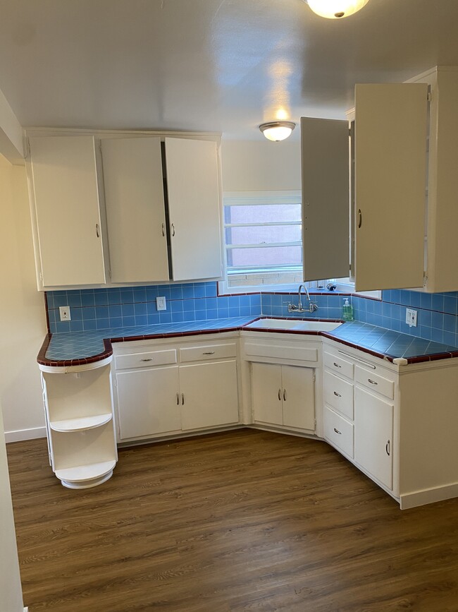 Cocina - 6150 Easton St