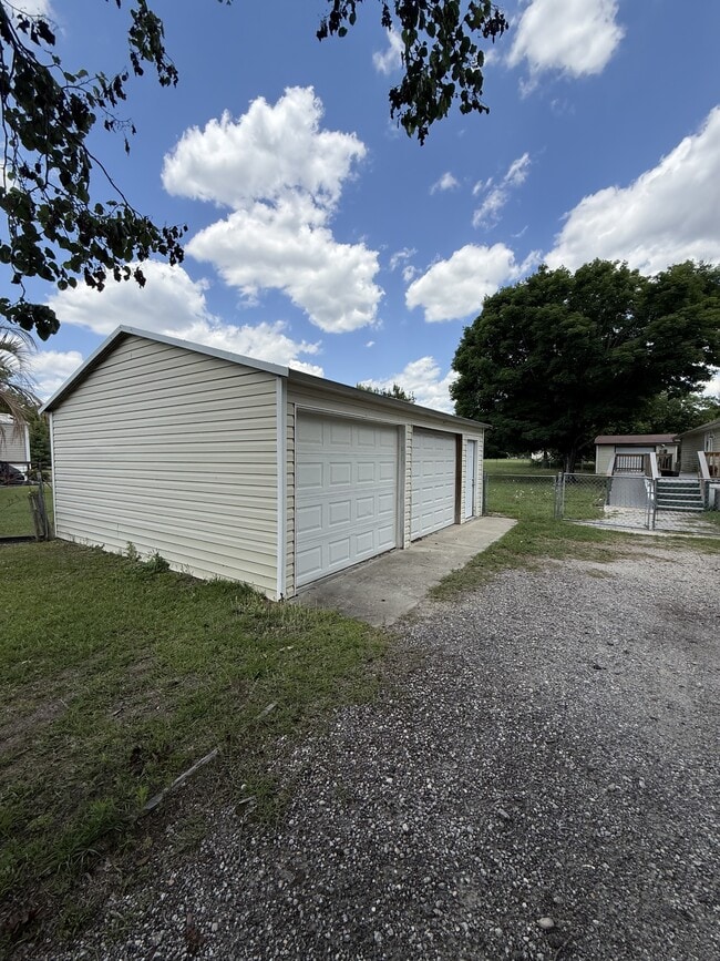 Building Photo - 3719 Fountain Cir