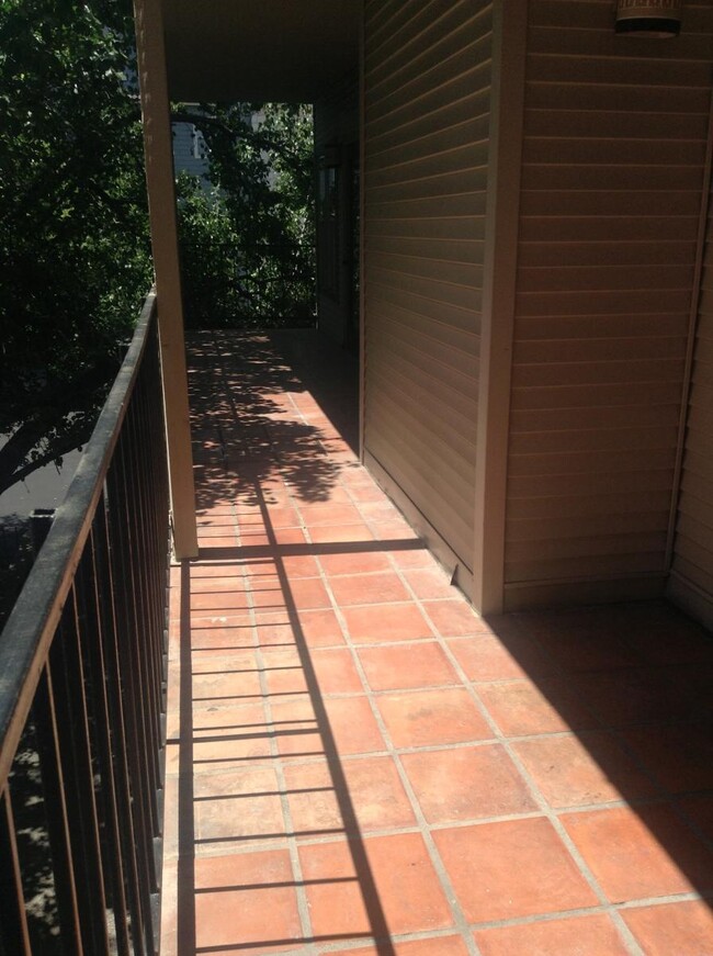 Private balcony - 3115 Tom Green St