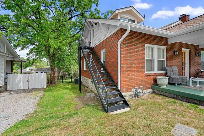 Building Photo - 2300 Ashwood Ave