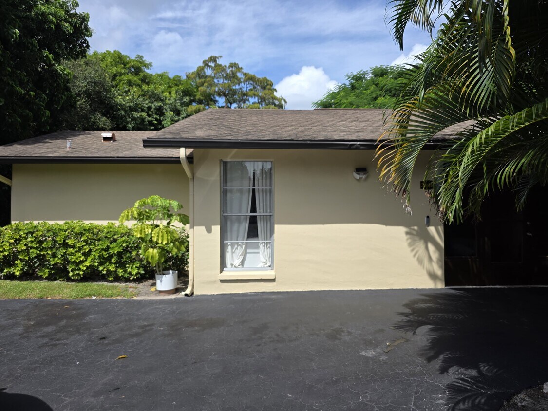 Primary Photo - 3648 Boca Ciega Dr