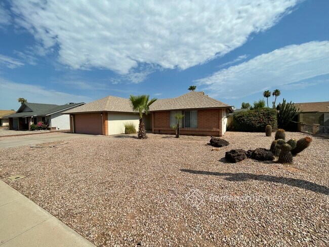 Building Photo - 1534 W Nopal Ave