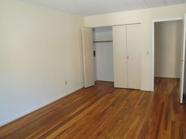 Building Photo - 539 Lowell Ave