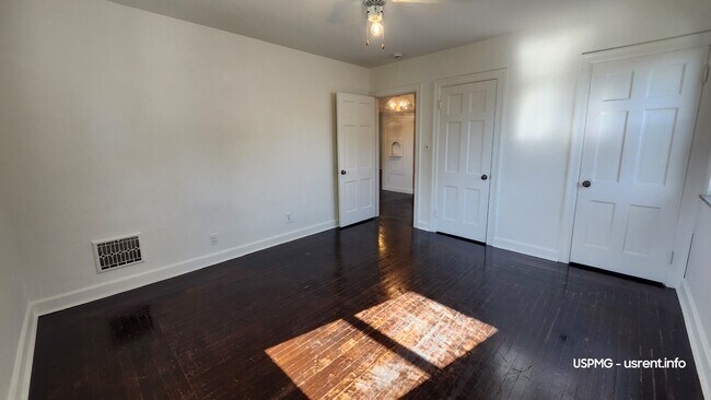 Building Photo - 2419 Homestead Pl