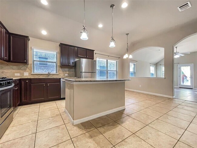 Foto del edificio - 2468 Millbrook Loop