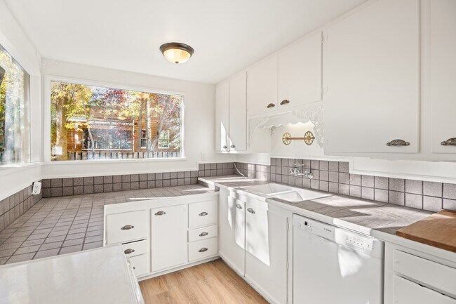 Foto del edificio - 212 N Monarch St