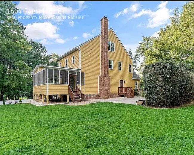 Foto del edificio - 1604 Farm Hill Ct