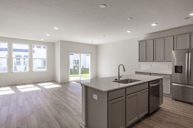 Building Photo - Charming 3BR Townhome in Noblesville