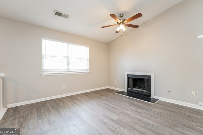 Foto del edificio - 5591 Spg Hl Bnd