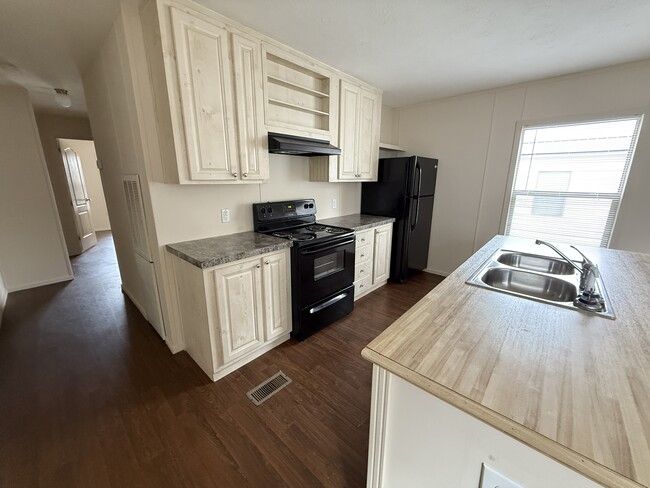 Kitchen - 837 Sunflower Ln