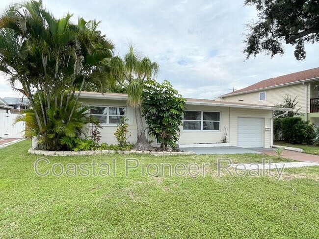 Photo - 1835 Nevada Ave NE House