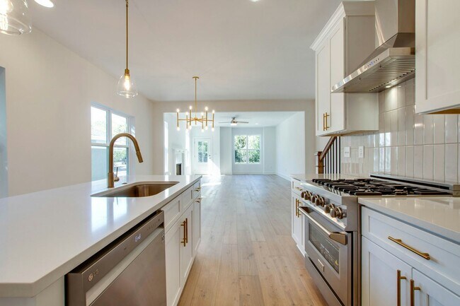 Building Photo - 2150 Sadler Ave