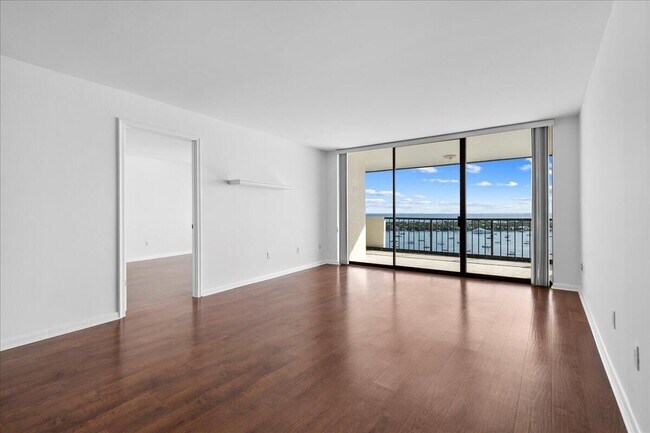 Building Photo - 5200 N Flagler Dr
