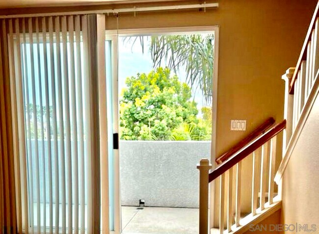 Foto del edificio - 1760 E Palomar St