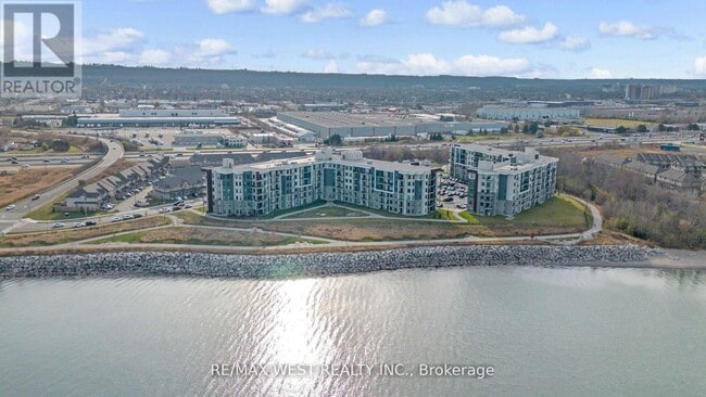 Building Photo - 101-101 Shoreview Pl