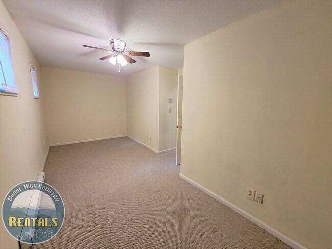 Foto del edificio - 323 Mountain Aire Ln