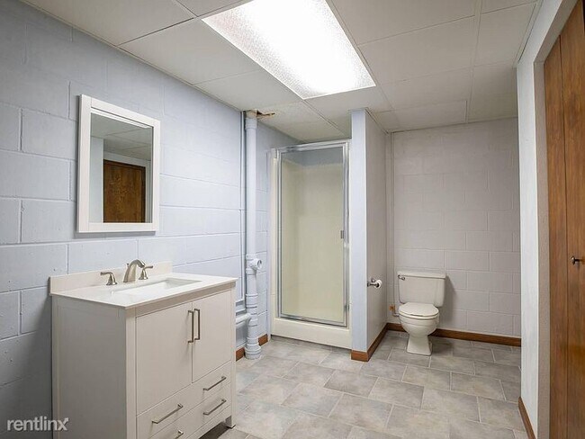 Building Photo - 3 br, 3.5 bath House - 6421 N Camelot Rd