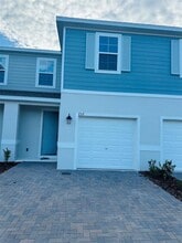 Building Photo - 737 W Oak Dr