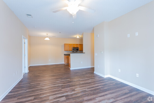 2HAB, 2BA -1076 SF- Sala de estar - Magnolia House