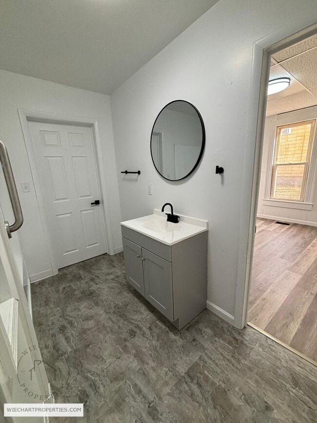 Building Photo - 933 1/2-933 1/2 W Wayne St