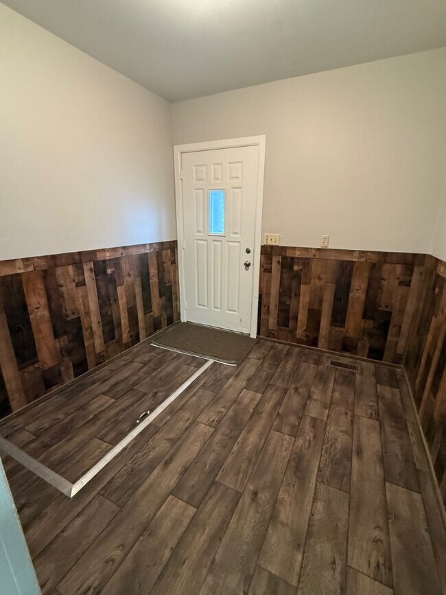 Building Photo - 3 Bedroom Home - Daleville