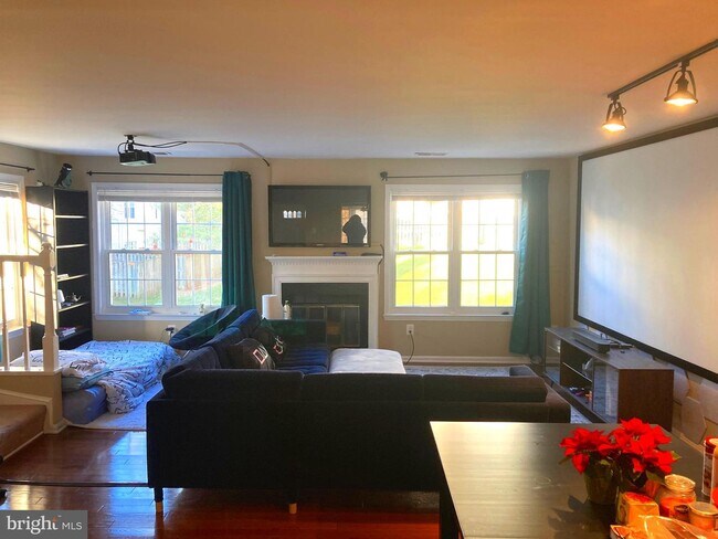 Building Photo - 123 Barnsfield Ct
