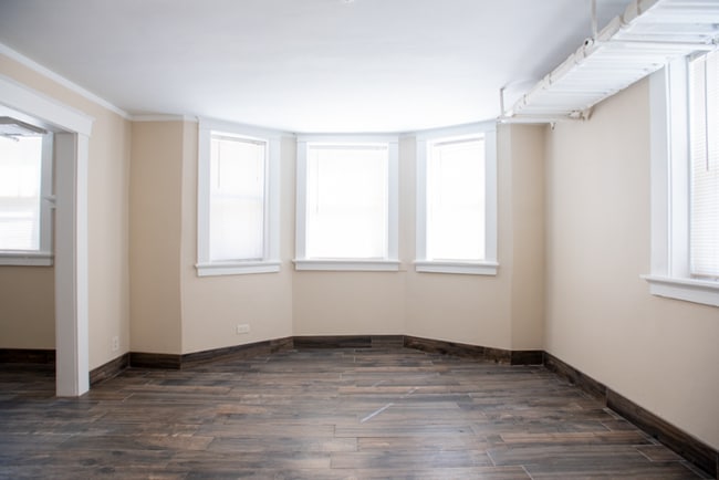 Building Photo - 1704 E Locust St