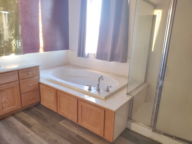 Foto del edificio - 3013 Collingham Ct