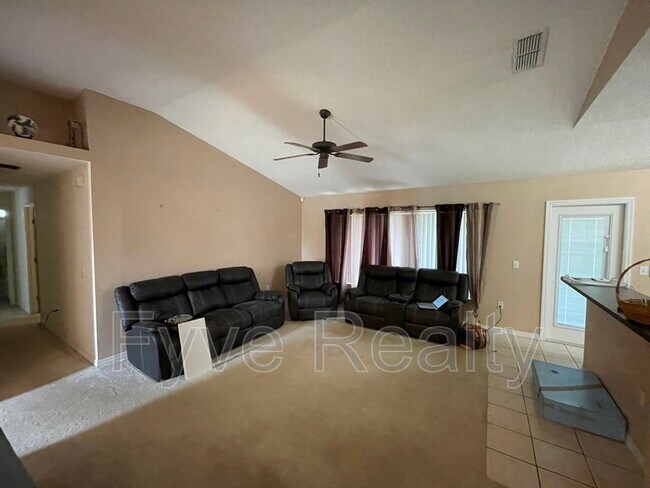 Building Photo - 2912 Foxdale Dr