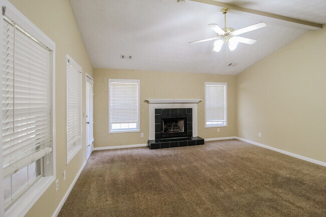 Foto del edificio - 65 Oak Ridge Ct