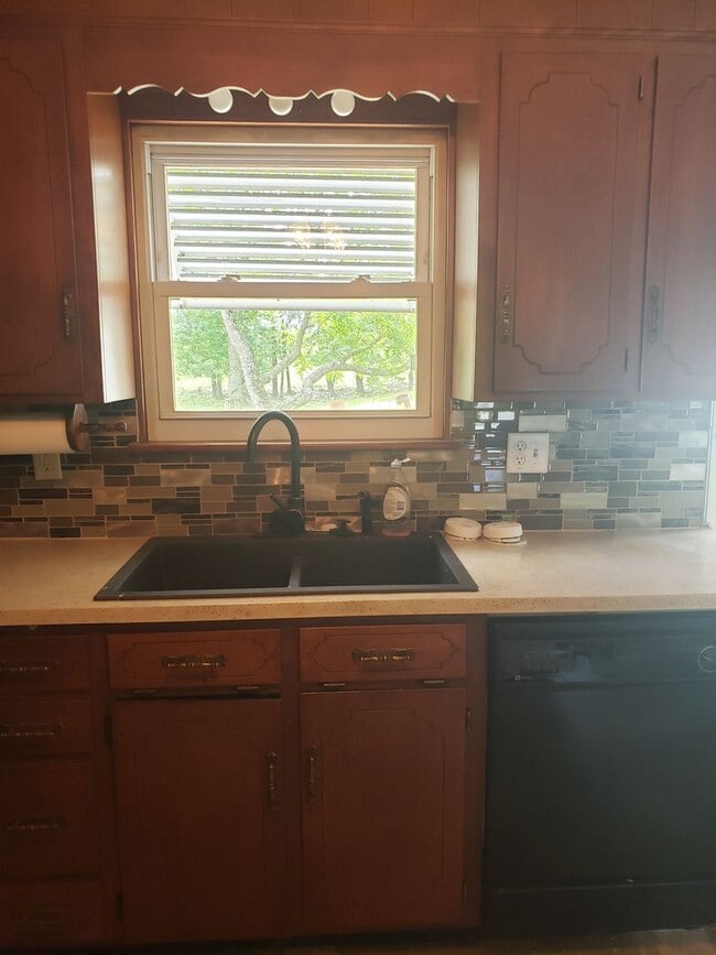 Building Photo - Beautiful Single Family Home