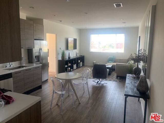 Foto del edificio - 5327 Hermitage Ave