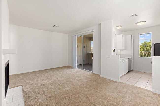 Building Photo - ? Spacious 2 Bedroom / 2 Bath Condo in Sab...
