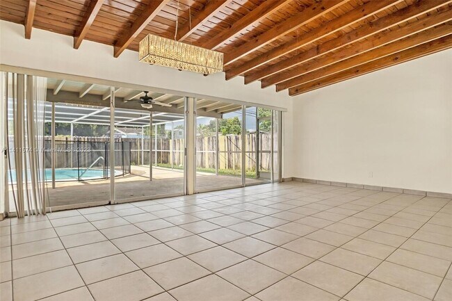 Building Photo - $3600 650 NE 178th St